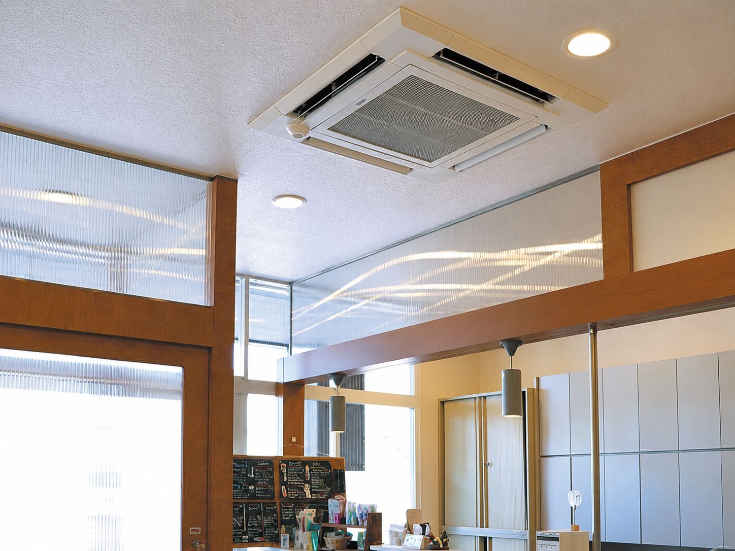 快適な空調が整った待合室